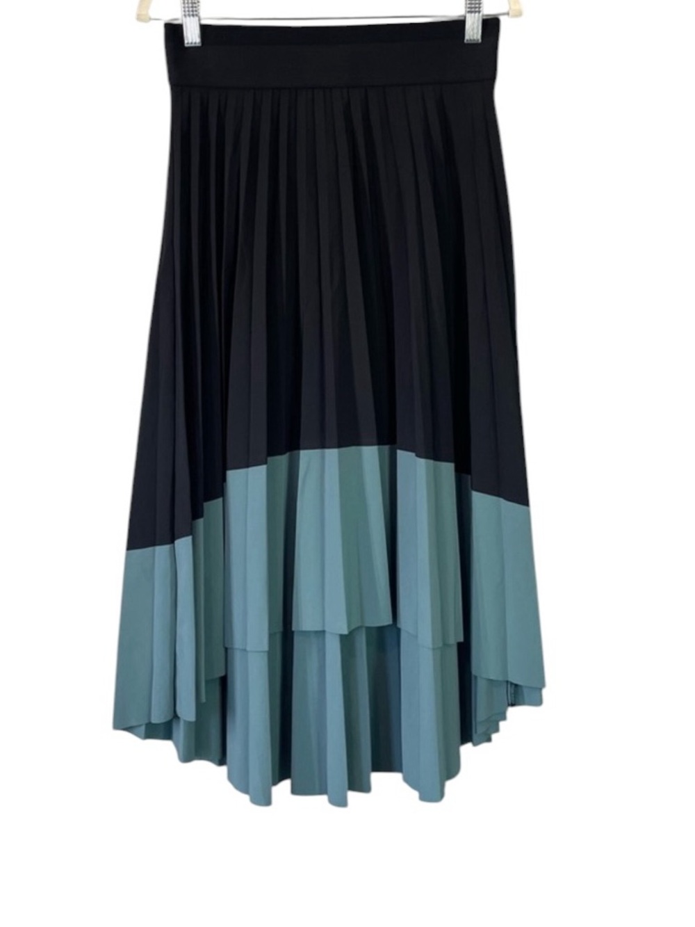 Athleta Swing Forward Black
Colorblock Pleated Midi Skirt Black - Picture 3 of 5